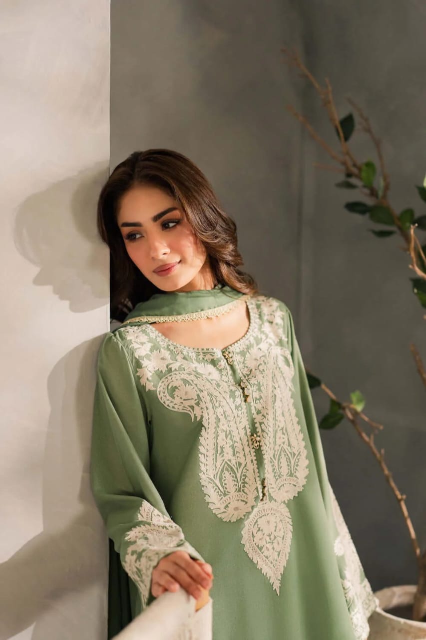 3 Piece Unstitched Heavy Embroidered Lawn Suit (Plain Bamber Chiffon Dupatta)