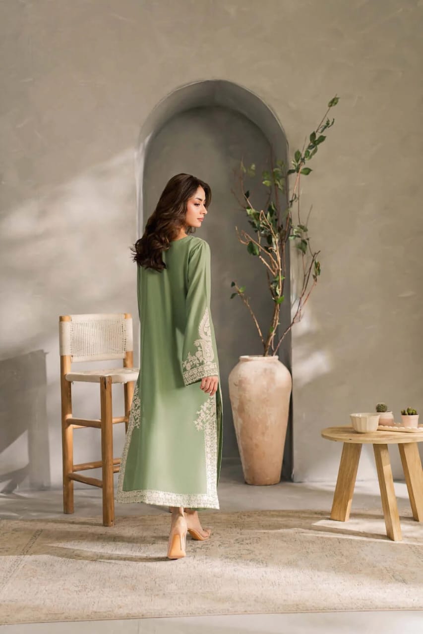 3 Piece Unstitched Heavy Embroidered Lawn Suit (Plain Bamber Chiffon Dupatta)